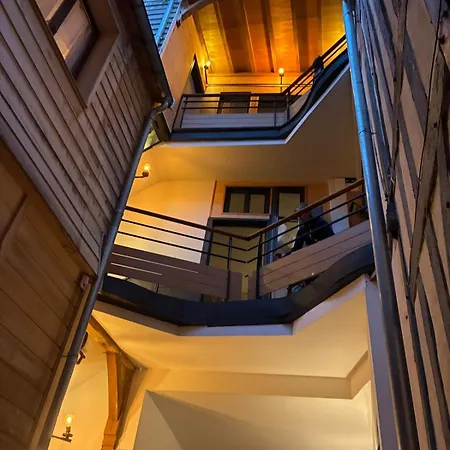 L Escale Troyenne - T31 *