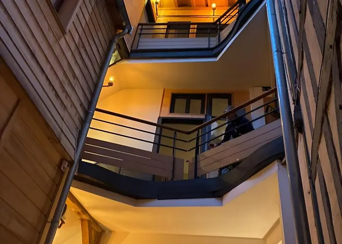 L Escale Troyenne - T31 *